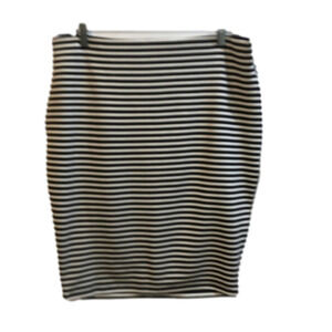 𝅺Forever 21 strip skirt, size 1X, black and white